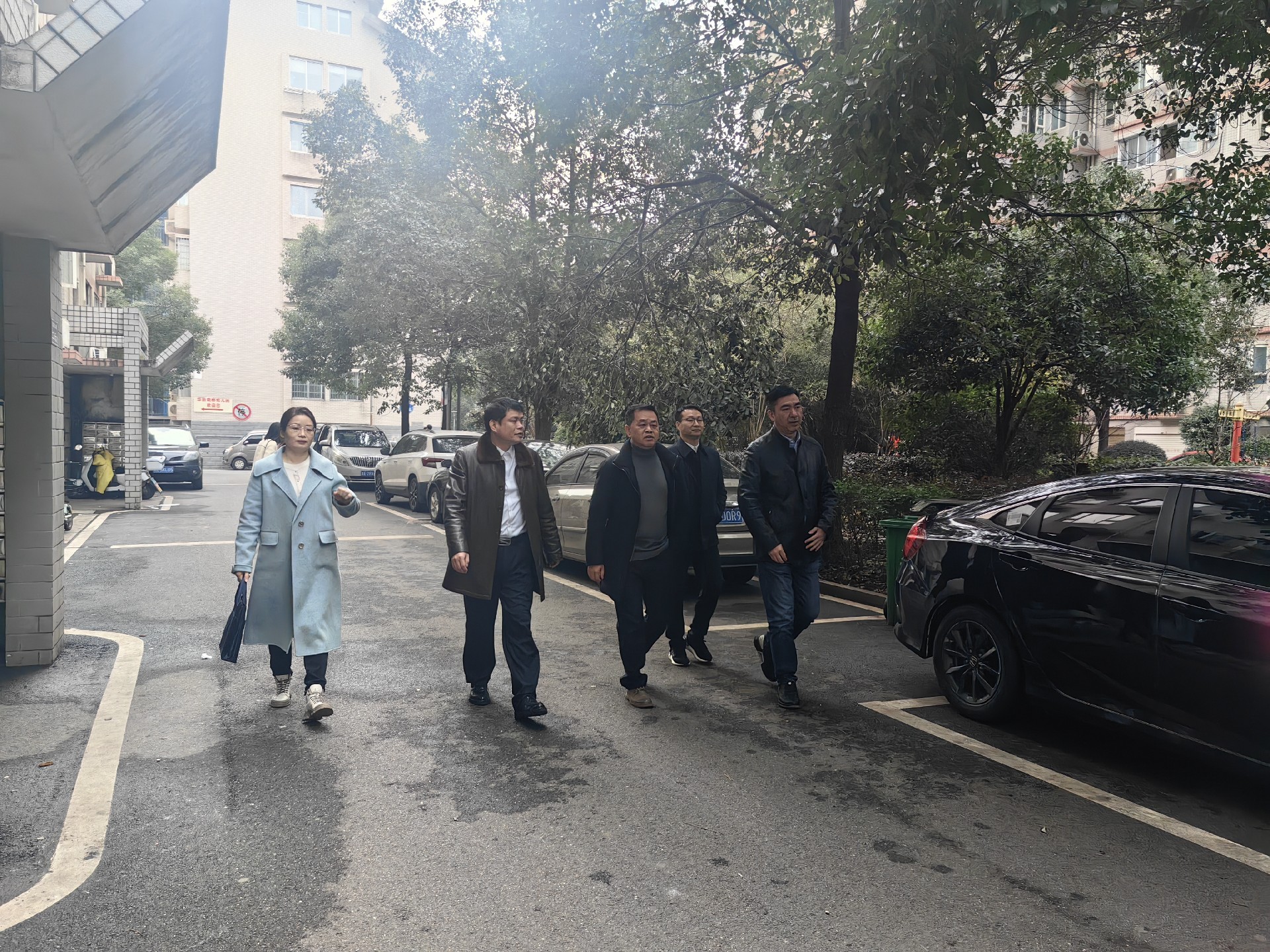 岁寒送温情 关怀暖人心｜王伟华率队到俄罗斯专享会294官网建设开展走访慰问